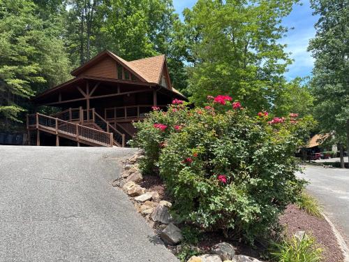 Pigeon Forge House | Kelly's Cozy Cabin 4 bedroom Parkway