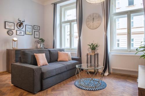 Prague 2 Apartment | Kent Ridge Loft (Lublanska)
