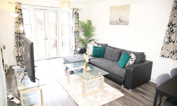 Queensbury Apartment | Kenton Cozy Apartment