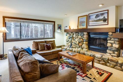 Ketchum Apartment | Ketchum Condo with Deck Less Than 1 Mi to Sun Valley Resort!