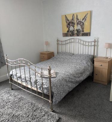 Kettering Apartment | Kettering Town End terrace walking distance to Kettering town