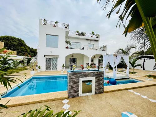 Mbour Villa | KEUR MATY Charmante et Moderne Villa 5 chambres, 5 salles de bains à Warang
