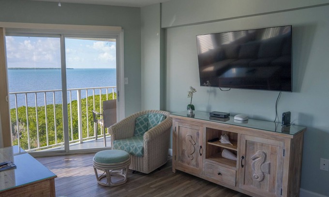 Tavernier Condo | Key Largo 1BR - Beach, Pool & Tropical Views