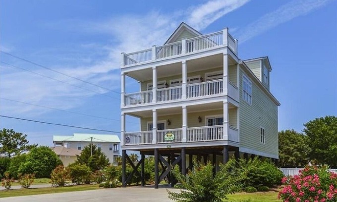Inlet Harbour House | Key Lime Pie! 8 bed/7bath/3rd Row/Short Walk to Beach!