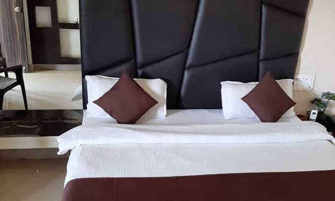 Pachmarhi Hotel | Khalsa Lake View Resort