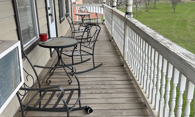 Lockhart House | Kick back and Relax At Commanche country Ranch and event Center