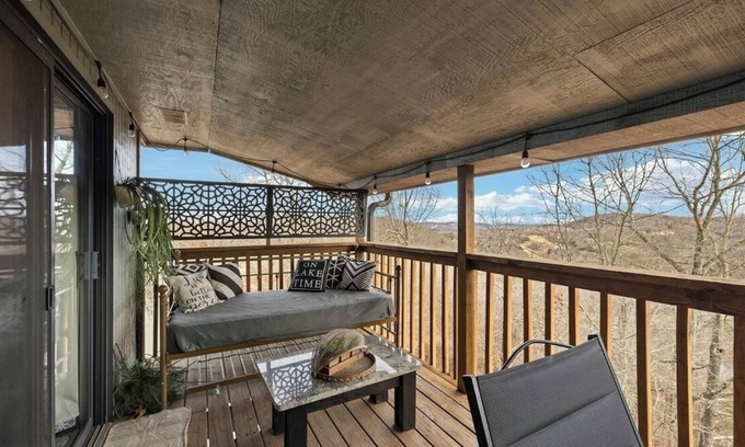 Branson West Condo | Kid-Friendly Porches Perfect 2-bedroom condo with AC in Branson West