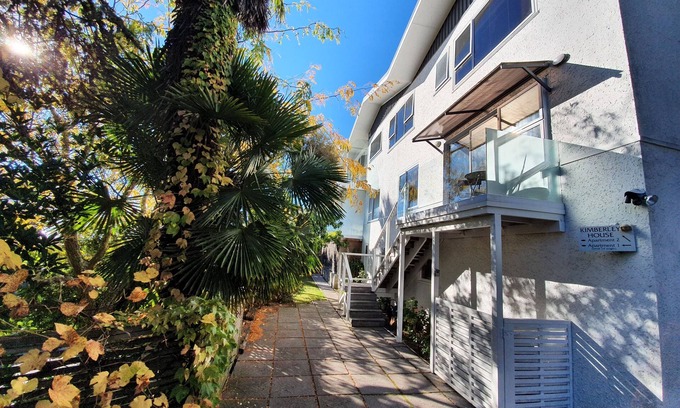 Nelson House | Kimberley House - 6-bedroom home in a fantastic Nelson waterfront location.