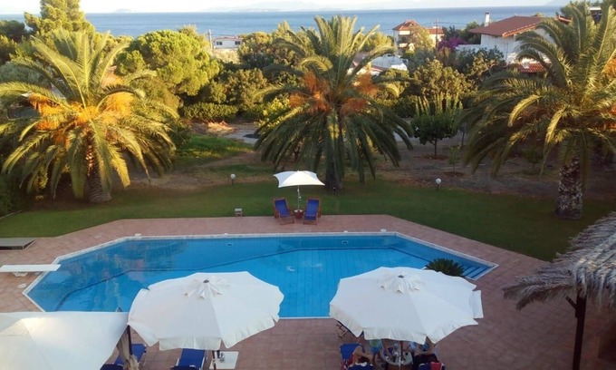 Bralos Cottage | Kinetious Nisous Stylish Apt, Pool, near the Beach