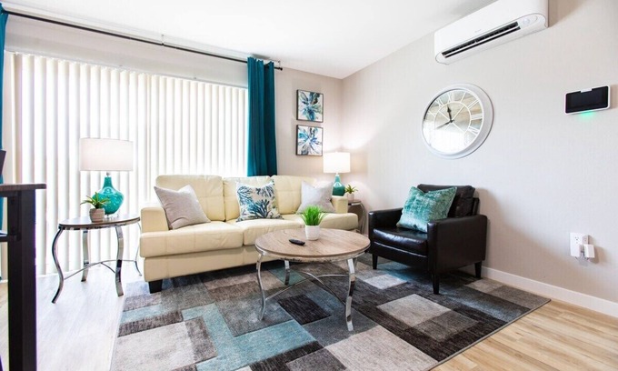 San Carlos House | King Bed| Full Kitchen |55"TVs|Fast Wi-Fi | |W/D