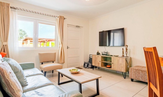 Oranjestad-West Condo | King Bed Walk to Eagle Beach Pool Hot Tub