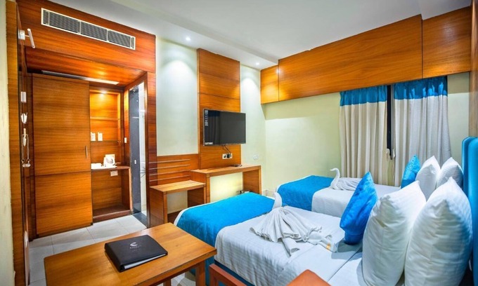 Sector V Hotel | King S Crown