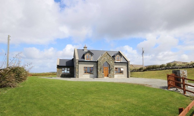 Cleggan Ski Chalet | King's House, Cleggan sea and mountain views