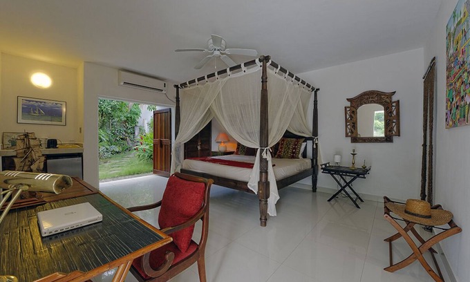 Cole Bay Bed & Breakfast | King size bedroom with direct access to garden and private swimming pool.