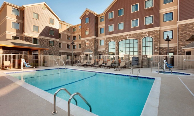 Midland Condo | King Suite. Free Breakfast. Pool. Great for Business Travelers!