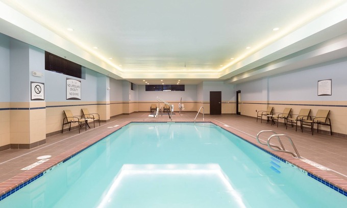 Fremont Apartment | King Suite Near Downtown | Breakfast + Pool Access!