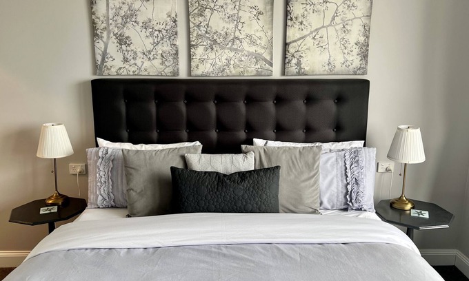 Circular Head Council Bed & Breakfast | King suite with bay views- breakfast included