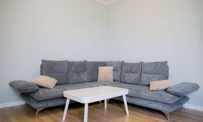 Tirana Apartment | KingBed/Workspace/FastWiFi/Balcony/FreeParking