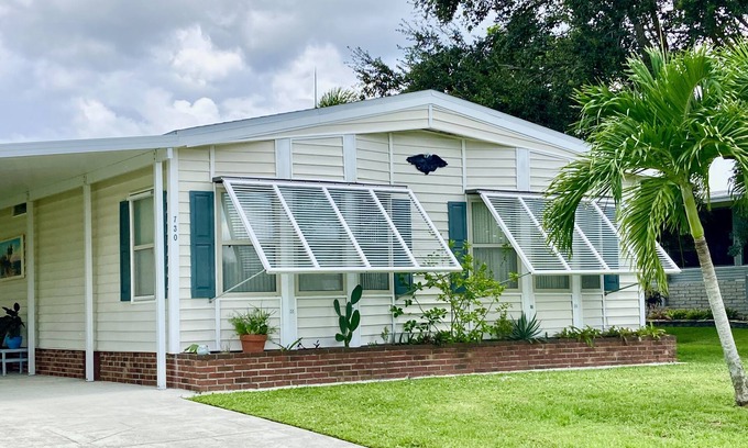 Charlotte Park House | Kingfish Waterfront Canal Retreat