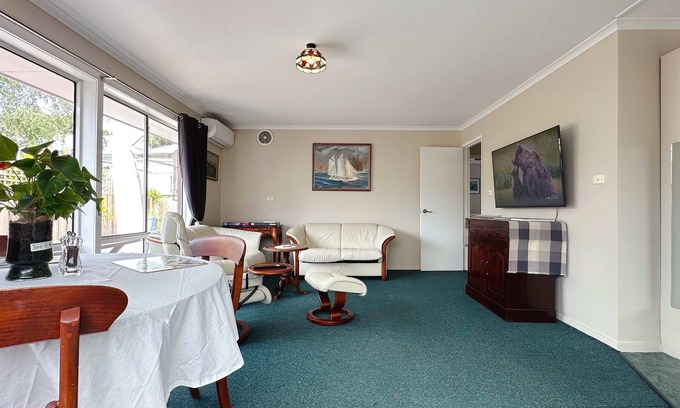 Hobart Central Business District House | Kings Corner - 5min to CBD & 20min to Airport