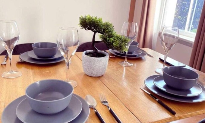 Chelsea Riverside Hotel | Kings Road in London by Stayfolk