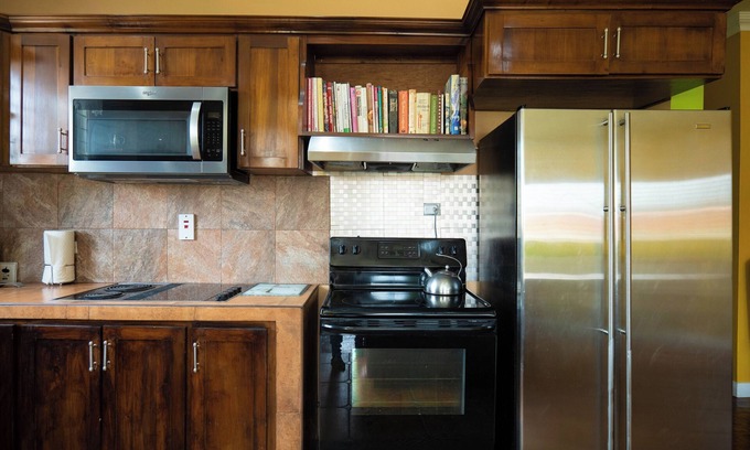 Eastwood Park Apartment | Kingston - 2 Beds - 2 bathrooms - Pool - Parking