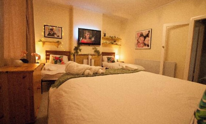 Canbury Apartment | Kingston Central Garden House with Free Parking