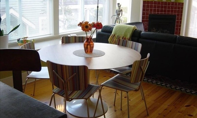 Kitsilano House | Kitsilano 2 BR+Den, 3 BA by UBC, Hospital, Beach: BOOK BY 9/30 & SAVE $150/MONTH