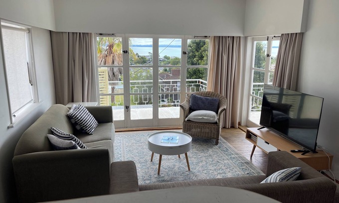Stanmore Bay House | Kiwi Bach, sea views, near the beach. Fully fenced.