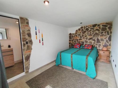 Ciudad Vieja House | Kiwi Cabin-Nectar Lodging