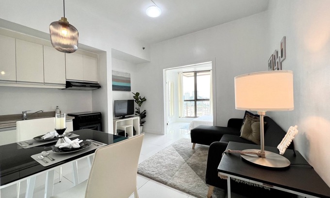 San Lorenzo Condo | KL Tower - Clean & Cozy 1BR Unit near Greenbelt Mall Makati City