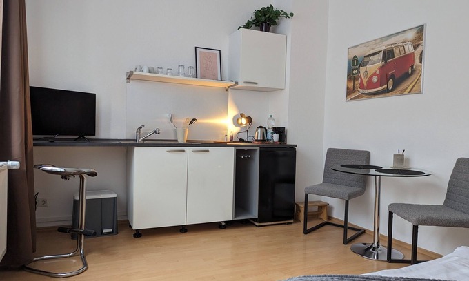 Pforzheim Apartment | Kleines Studio mit Küchenzeile und Bad, Zentral, Barrierefrei