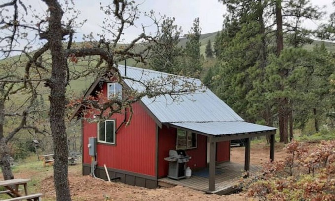 Lyle Cabin | Klickitat Rails to Trails Cabin- Hikers and Bicyclers- S