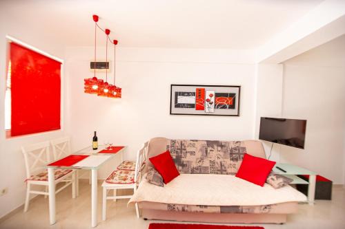 Maini Apartment | KlubNika