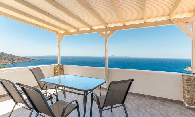 Andros Apartment | 'KNA Studio C' with Sea View, Wi-Fi and Air Conditioning