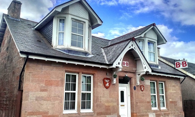 Airdrie House | Knight's Rest Guest House