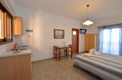 Palaiochora Apartment | Kochyli Studios