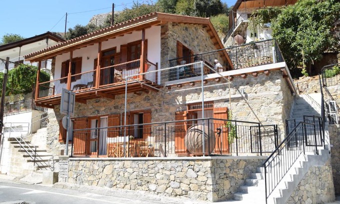 Moutoullas Apartment | Konatzin tou Massou by Raise