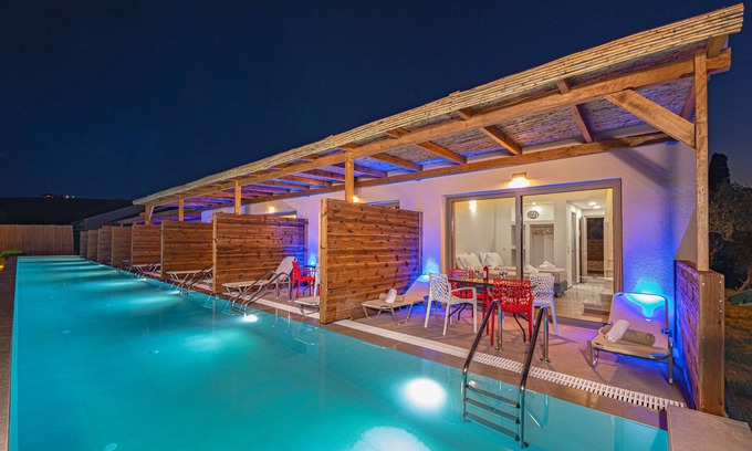 Amoudi Apartment | Kozanos Suites with Private Pool