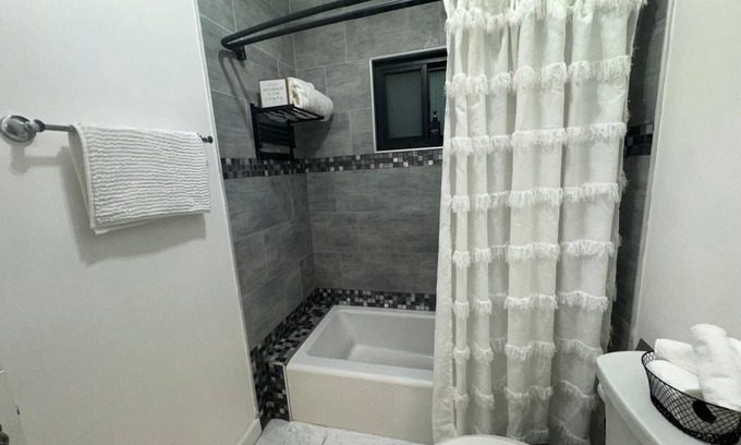 Havendale Apartment | KoziKasa-Violet View’s is a 1-bedroom apartment in awesome Kingston with AC,WiFi