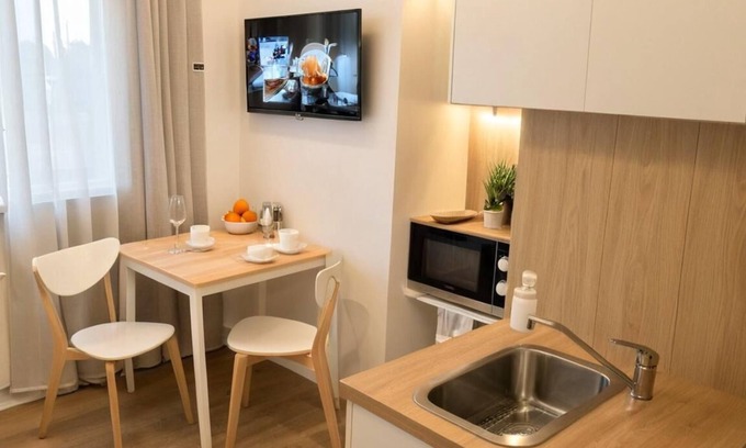 Stare Podgorze Apartment | Krakow Riverside Retreat: Mezzanine Studio, Schindler's & Kazimierz Access