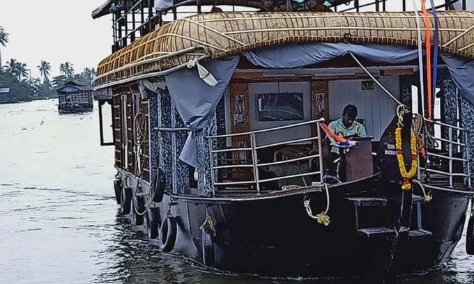 Kumarakom Boat Rental | krishna Houseboat
