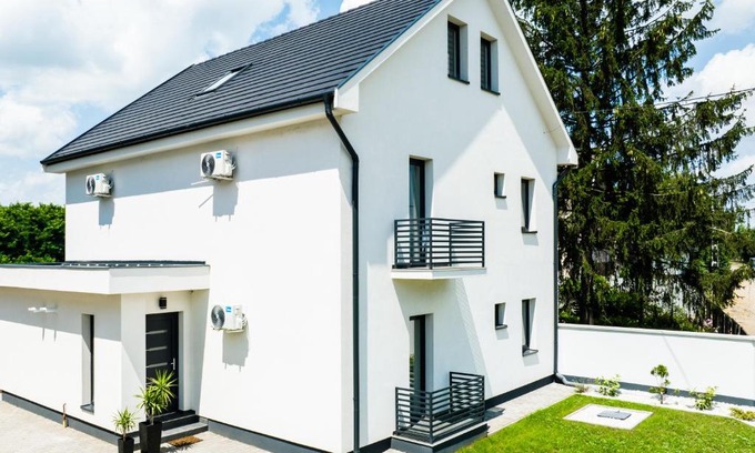 Ujfeherto Apartment | Kriszta Deluxe Vendégház