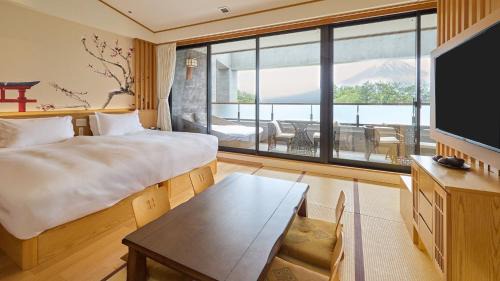 Oishi Hotel | Kumonoue Fuji Hotel Deluxe room - Mt Fuji view with open-air bath