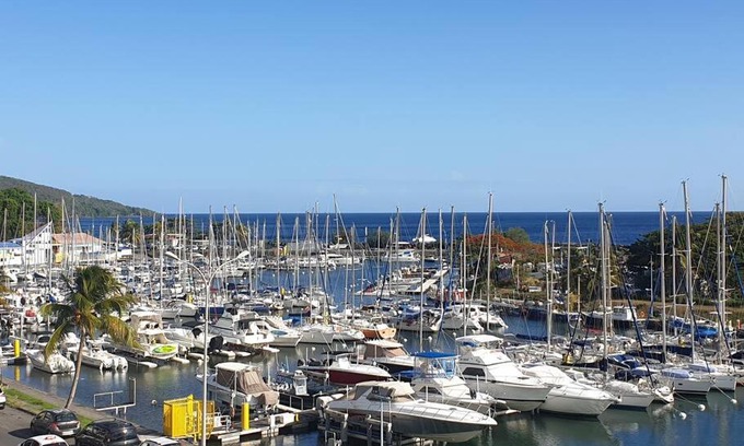 Riviere-Sens Apartment | L'Arbre aux Papillons, Marina de Rivières-Sens