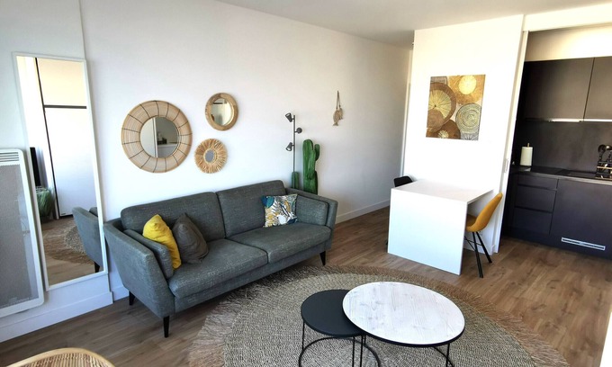 Les Sables d'Olonne Apartment | L'Estacade studio face mer