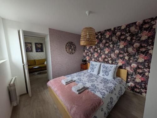 Ernee Apartment | L'INSTANT ROSE Appartement entier tout confort et moderne Hyper centre d'ERNÉE