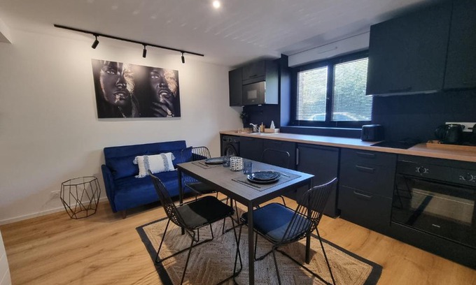 Bruz Apartment | L'Or Noir by Madame Conciergerie