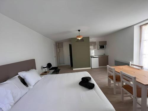 Ballon-Saint-Mars Apartment | L'orne Saosnoise - Campagne - 2pers - Rêve au Mans