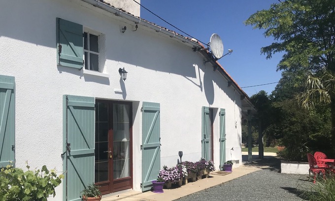 La Chapelle-Saint-Etienne House | La Blatière Farmhouse-pool, sauna&gym-games room.Rural setting close to it all.